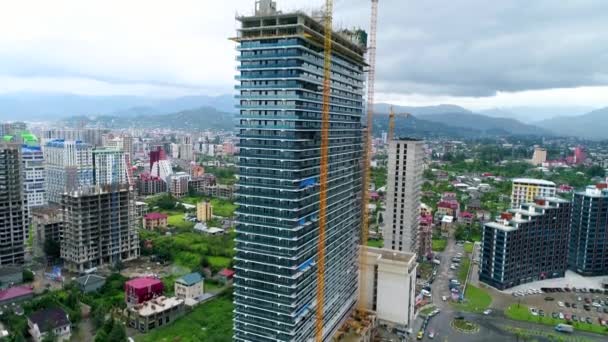 Construcción de rascacielos en el centro de Batumi — Vídeo de stock