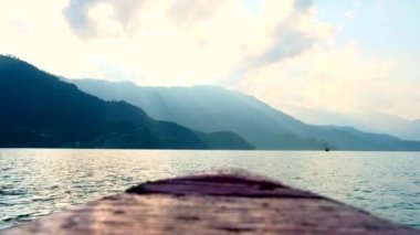 Kayan bir teknenin burun manzara