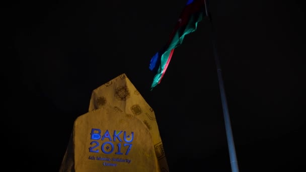 Μνημείο του ισλαμικού "αλληλέγγυα παιχνίδια" με σημαία του Αζερμπαϊτζάν — Αρχείο Βίντεο