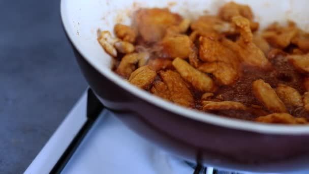 Pieces of chicken steaming with soy sauce — Stock Video