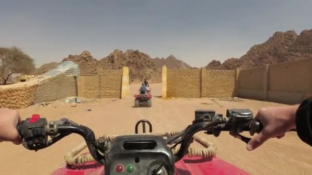 Quad bike rides through the desert — Stock Video