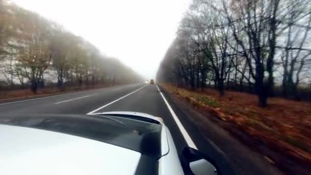 Rijdend langs de snelweg — Stockvideo