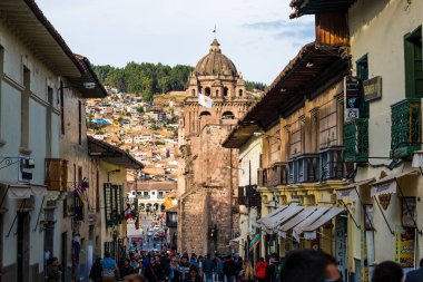 Peru 'daki Cusco şehrinin merkez caddesi.