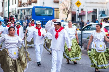 Cusco caddesinde geleneksel tatil