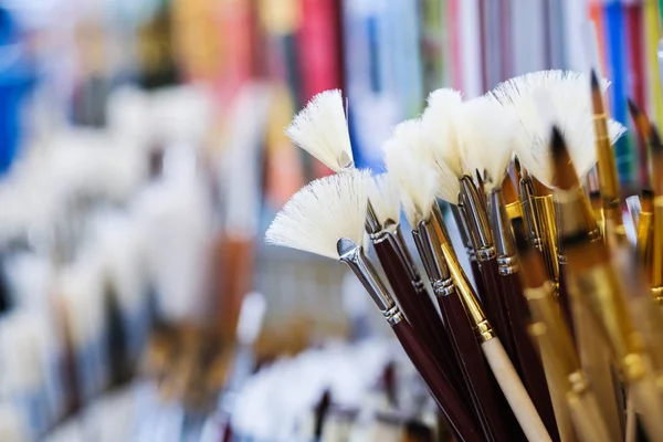 Brosses dans l'atelier d'art — Photo