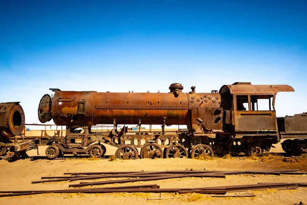 Іржаві паровози в Болівії. — стокове фото
