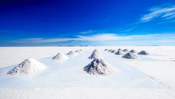 Huge sault banks in Salar de Uyuni — Stock Photo, Image