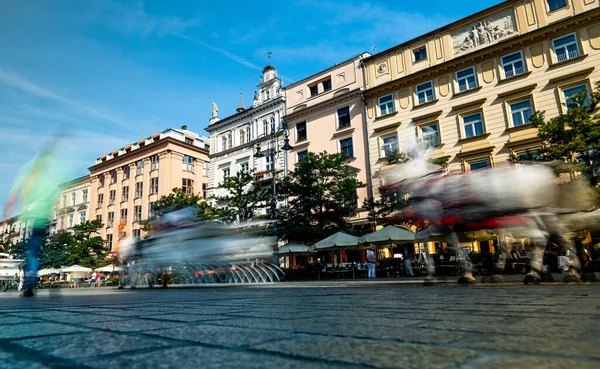 Кінні Карети на головній площі в м. Краків, Польща — стокове фото