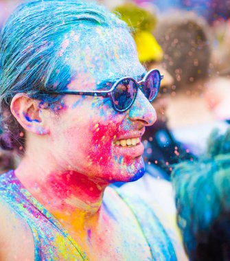Holi renk festivali kutlaması