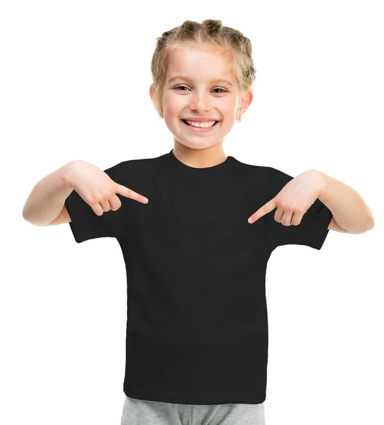 Niedliches kleines Mädchen auf schwarzem T-Shirt — Stockfoto