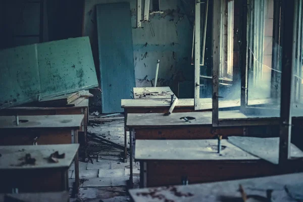 Abandoned radioactive school in Pripyat — Stock Photo, Image