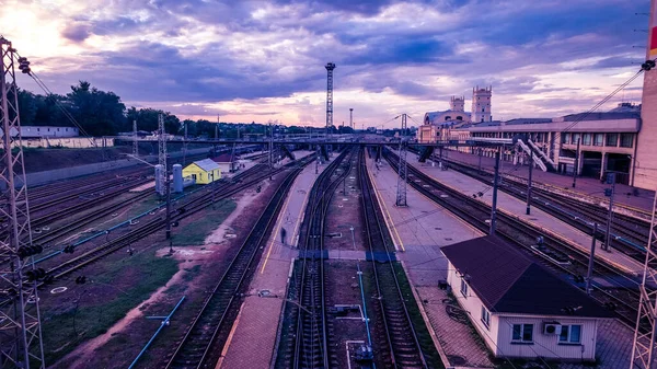 Železniční stanice při západu slunce — Stock fotografie