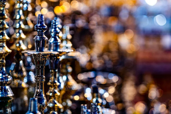 Många hookah skålar för försäljning på marknaden — Stockfoto