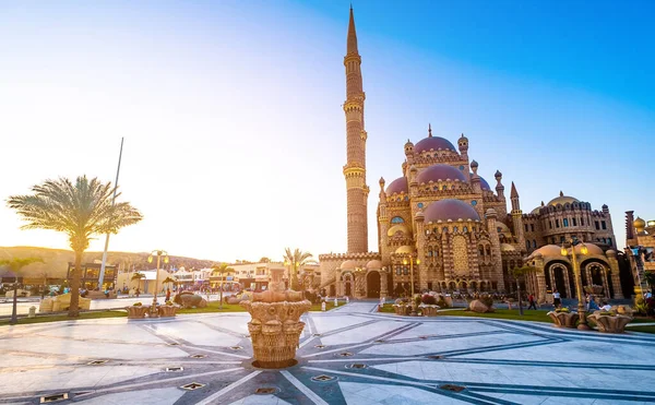 Schöne Al Mustafa Moschee in der Altstadt von Sharm — Stockfoto