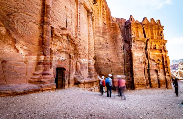 Entrada en la cueva de roca Petra, Jordania — Foto de Stock