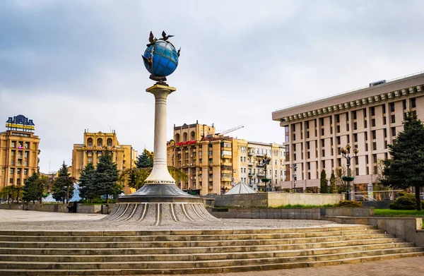 キエフの独立の広場、世界像 — ストック写真