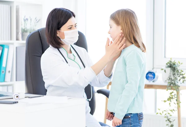 Doctor doing palpation of lymph nodes — Stock Photo, Image