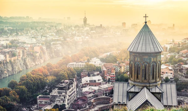 Západ slunce pohled na Tbilisi a kostel sv. Mikuláše z Narikala F — Stock fotografie