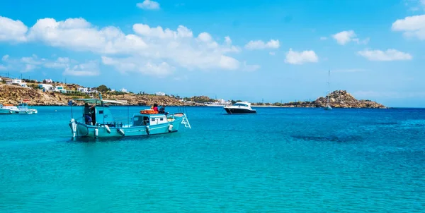 Few boats in bay — Stock Photo, Image