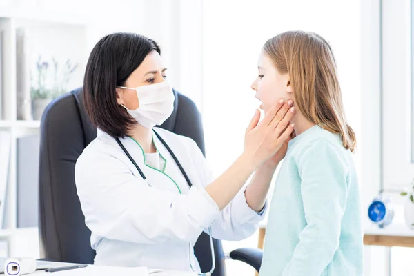 Doctor doing palpation of lymph nodes — Stock Photo, Image