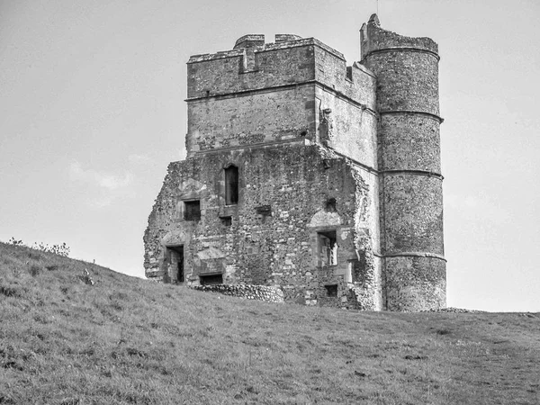 Donnington Castle with blue sky and green grass — Stock Photo, Image