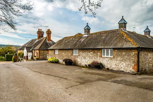 Shipbourne, Kent, UK. April 21 2012. Small stone cottages — Stock Photo, Image