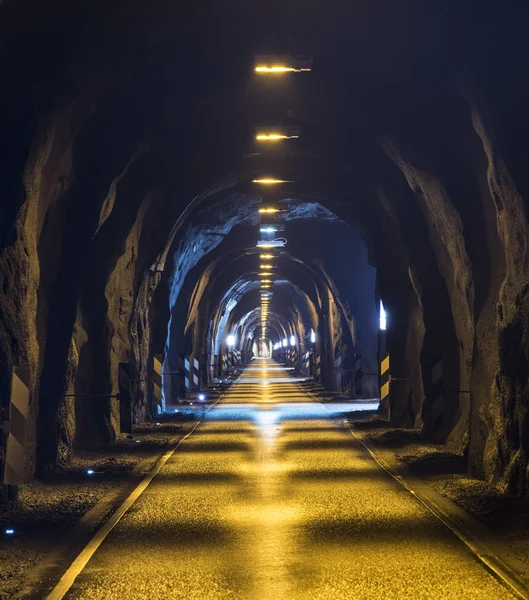 Underground tünel mağara — Stok fotoğraf