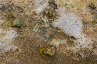 Kırık çamur doku yere jeotermal gaz üzerinden