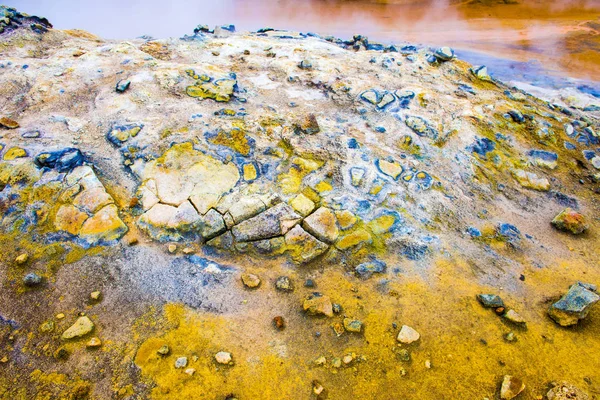 Textura de lodo agrietada del gas geotérmico en el suelo — Foto de Stock