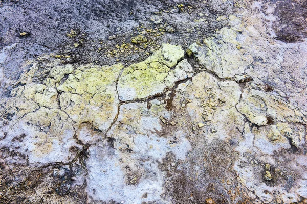 Błoto pęknięty tekstury z geotermalnych gazu na ziemi — Zdjęcie stockowe