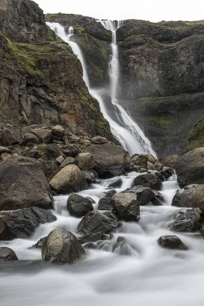 アイスランドの滝の長時間露光 — ストック写真