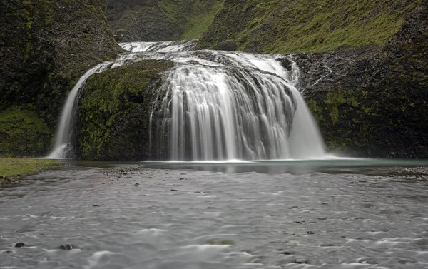 長時間露光の滝 — ストック写真