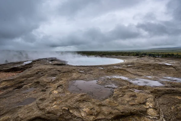 Natural Hot Springs geyser in Iceland with Steam — Stock Photo, Image