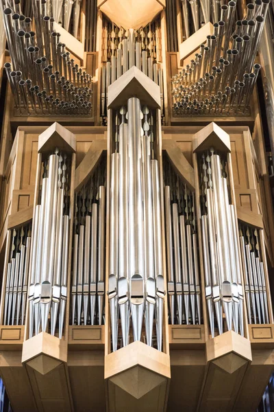 Interior of modern Hallgrimskirkja church organ in Reykjavik, Iceland — Stock Photo, Image