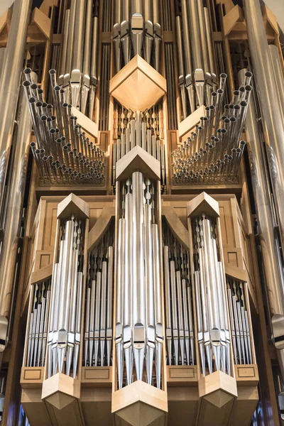 Wnętrze nowoczesne organy kościelne Hallgrímskirkja w Reykjavik, Islandia — Zdjęcie stockowe