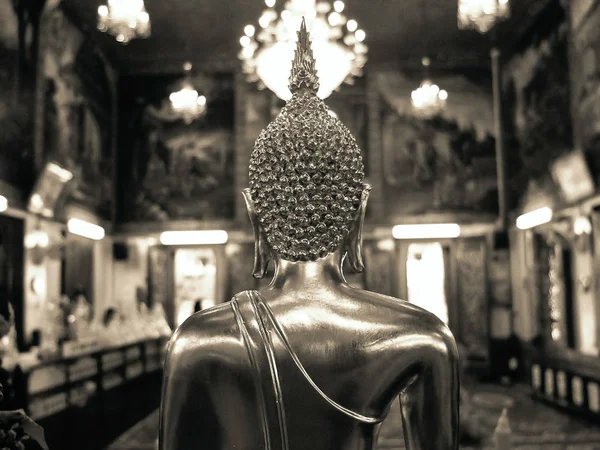 黒と白の仏像 — ストック写真