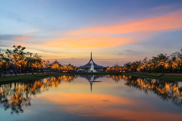 Suanluang Rama IX Park