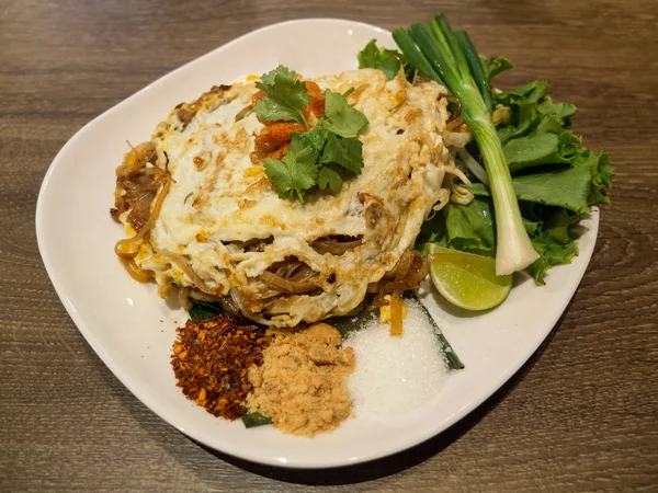 Pad thai Thaiföld fűszeres ételek — Stock Fotó