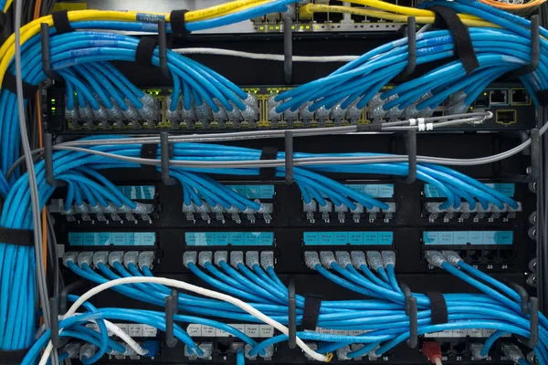 Server di utilizzo cavo LAN di fabbrica — Foto Stock