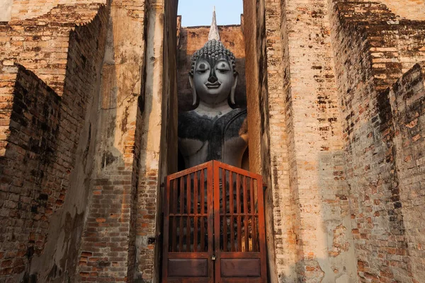 La estatua de Buda —  Fotos de Stock