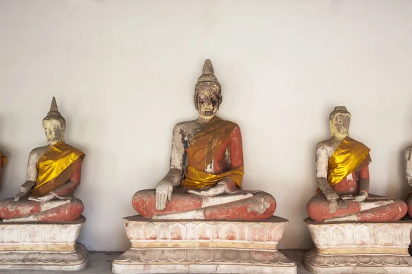Den Buddha-statyn i Ayutthaya — Stockfoto