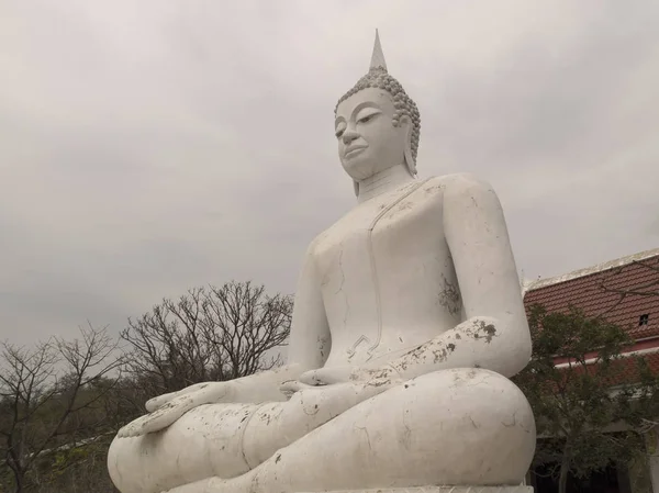 Witte Boeddha in Lopburi provincie — Stockfoto