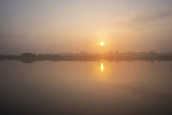 Morgenstimmung auf dem Fluss — Stockfoto