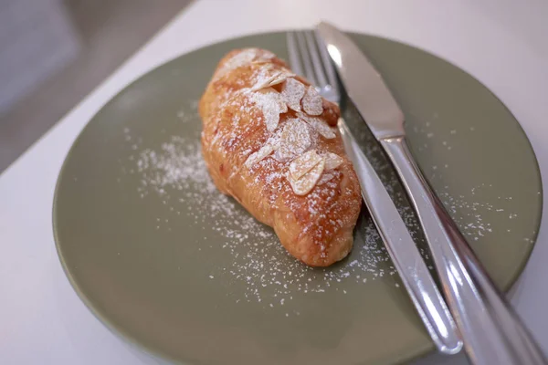 Klassieke croissant — Stockfoto