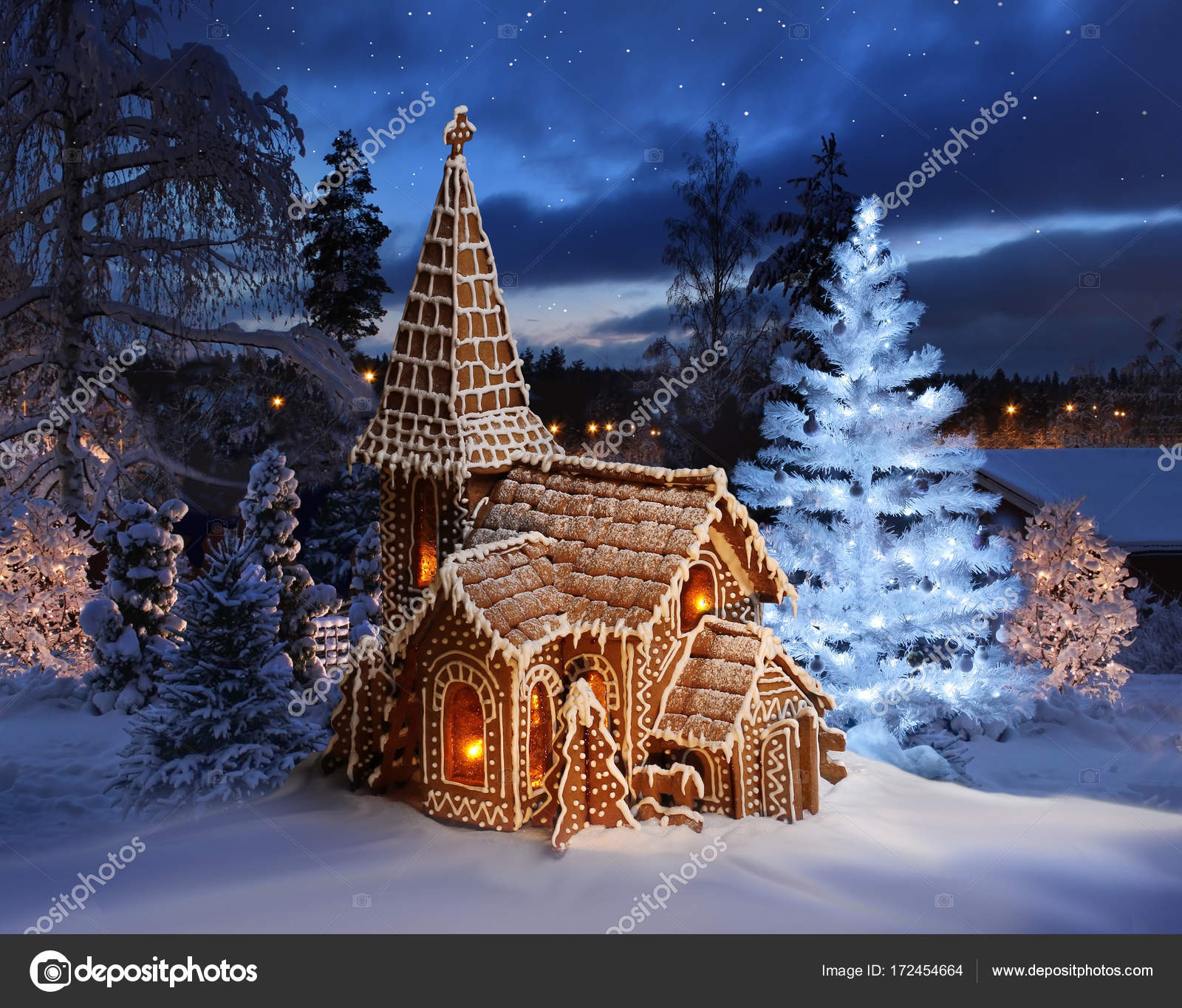 Peperkoek kerk met verlichte kerstboom — Stockfoto © anterovium ... Peperkoek kerk met verlichte kerstboom — Stockfoto © anterovium ...