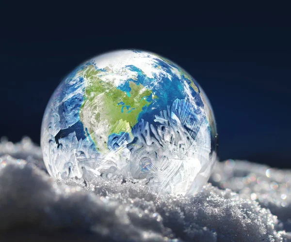 Παγωμένος πλανήτης Γη έννοια της κλιματικής αλλαγής — Φωτογραφία Αρχείου