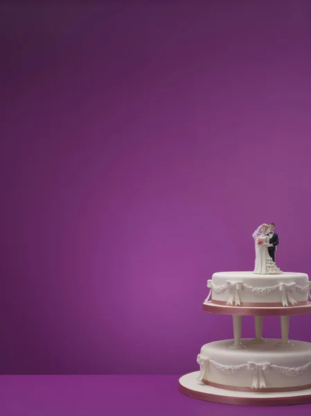 Düğün pastası ile iyi adam — Stok fotoğraf