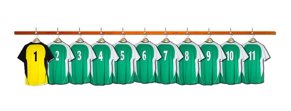 Fila de camisas de futebol verde com camisa amarela 3-5 — Fotografia de Stock