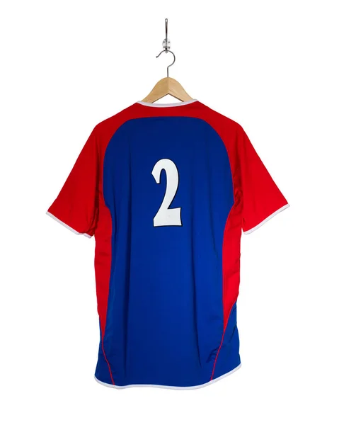 Blauwe voetbalshirt op hanger — Stockfoto