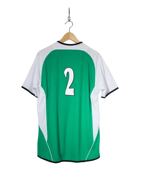 Groene voetbalshirt op hanger — Stockfoto